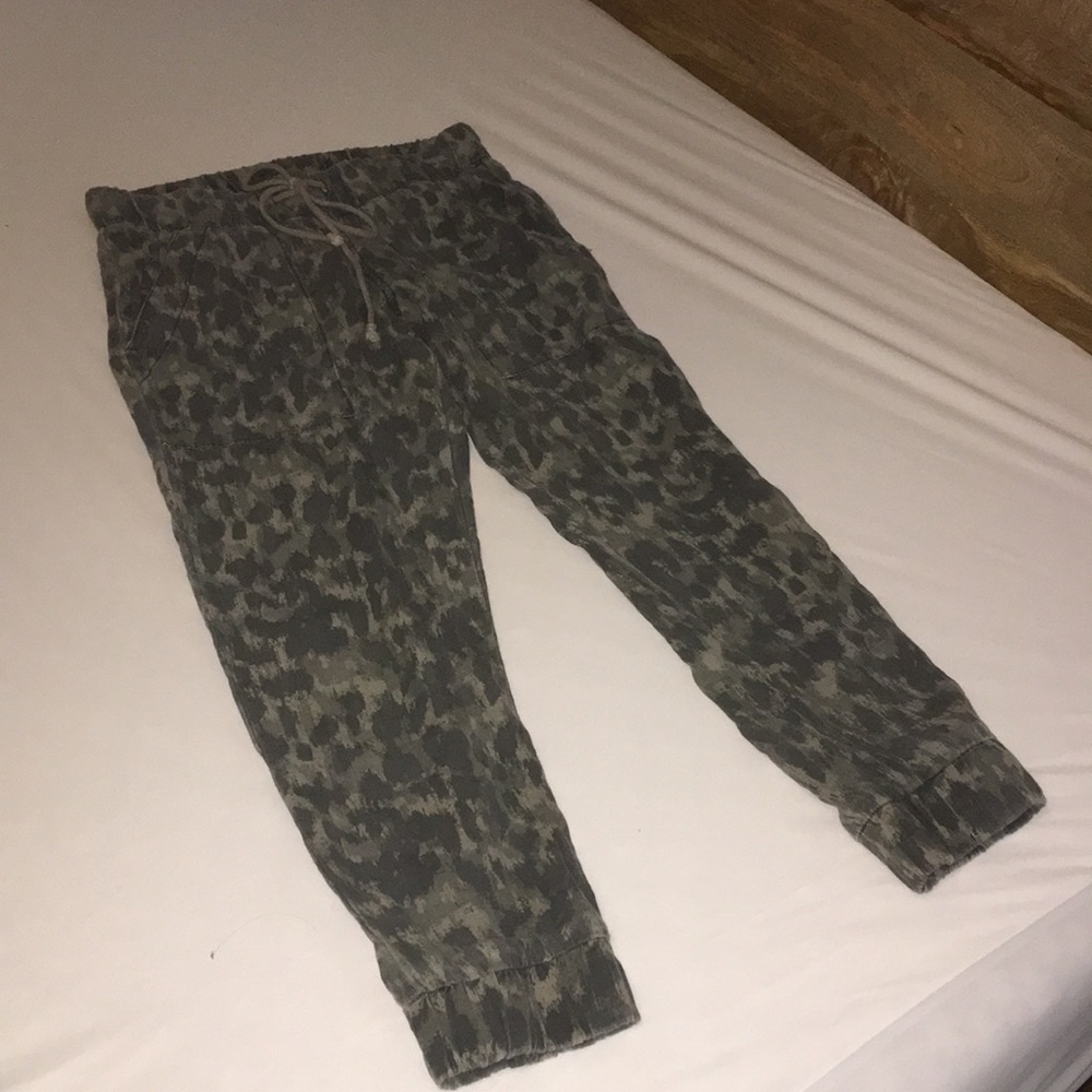 Cloth & Stone Camo Jogger Pants XS